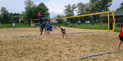 FINAŁ MIASTA KALISZA W PLAŻOWEJ PIŁCE SIATKOWEJ DZIEWCZĄT I CHŁOPCÓW W RAMACH IMS