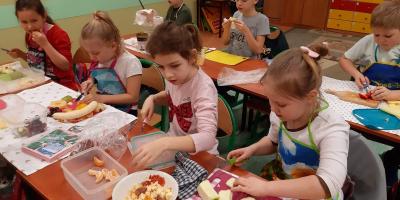 Lekcja zdrowego odżywiania w klasie 1b