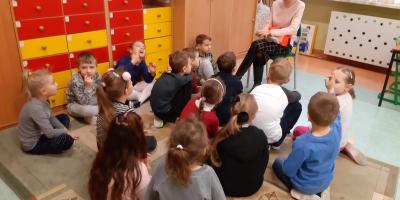 Lekcja zdrowego odżywiania w klasie 1b