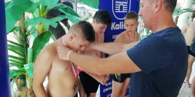 MISTRZOSTWA KALISZA W PŁYWANIU INDYWIDUALNYM I DRUŻYNOWYM