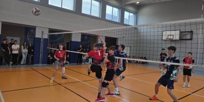 Mistrzowie Kalisza w piłce siatkowej chłopców w ramach Igrzysk Młodziezy Szkolnej.