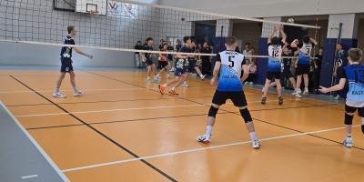 Mistrzowie Kalisza w piłce siatkowej chłopców w ramach Igrzysk Młodziezy Szkolnej.