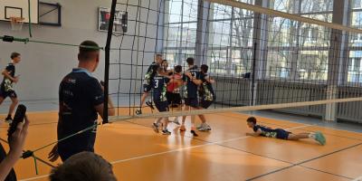 Mistrzowie Kalisza w piłce siatkowej chłopców w ramach Igrzysk Młodziezy Szkolnej.