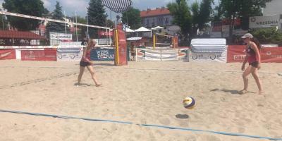 FINAŁ WOJEWÓDZKI W PLAŻOWEJ PIŁCE SIATKOWEJ DZIEWCZĄT