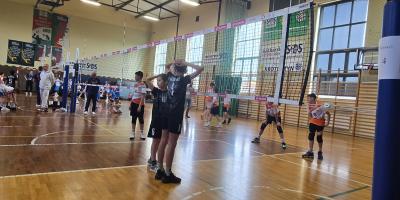 PÓŁFINAŁ WOJEWÓDZKI MINI SIATKÓWKI "3" CHŁOPCÓW O PUCHAR KINDER JOY OF MOVING