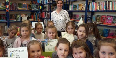Przedszkolaki z wizytą w bibliotece szkolnej