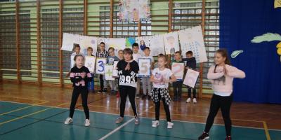 Roztańczony Dzień Nauczyciela w klasach 4 – 6