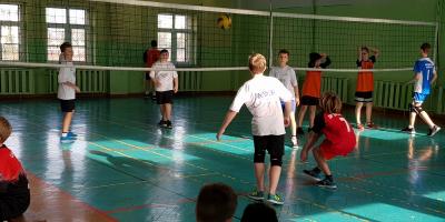 TURNIEJ MŁODYCH SIATKARZY O PUCHAR DYREKTORA SP 18
