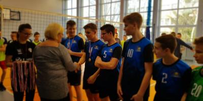 ZŁOTY I SREBRNY MEDAL W PIŁCE SIATKOWEJ CHŁOPCÓW IGRZYSK MŁODZIEŻY SZKOLNEJ